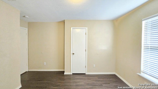 Listing photo id 16 for 1758 Amanda