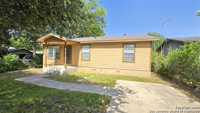 Listing photo id 1 for 1758 Amanda