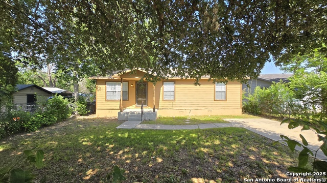 Listing photo id 3 for 1758 Amanda