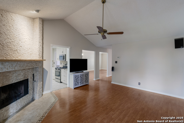 Image 11 of 25 For 5927 Spring Crossing