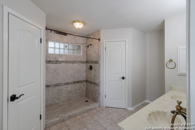 Image 13 of 25 For 5927 Spring Crossing