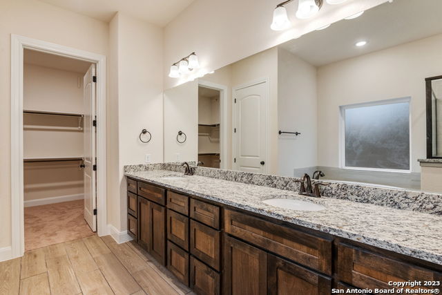 Image 13 of 22 For 514 Carriage House