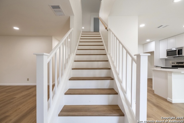 Image 6 of 18 For 6631 Meadow Dawn Dr