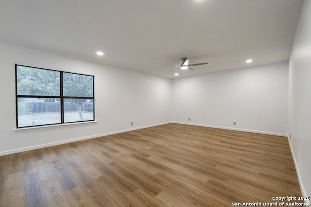 Image 7 of 18 For 6631 Meadow Dawn Dr