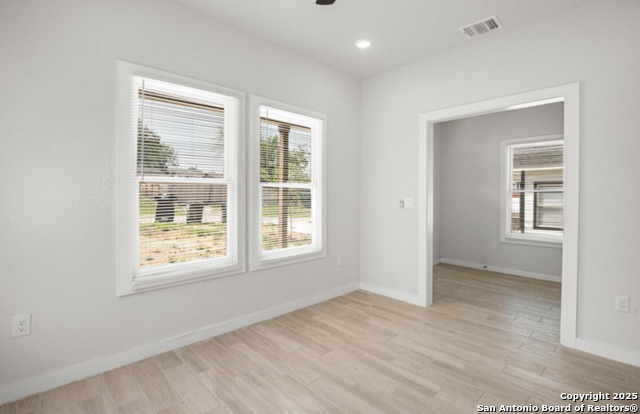 Image 7 of 11 For 922 Dawson  