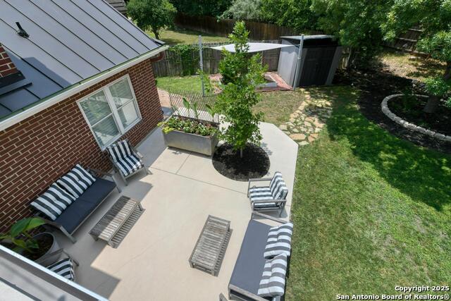 Listing photo id 25 for 27 Sherborne Wood