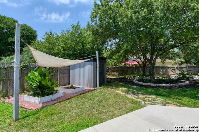 Listing photo id 39 for 27 Sherborne Wood