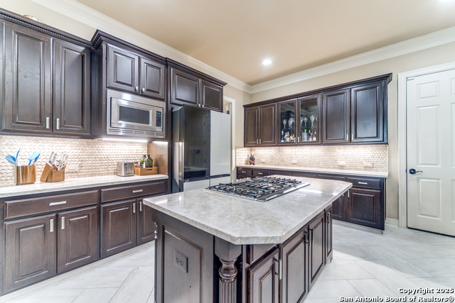 Listing photo id 10 for 714 Ruidosa Downs