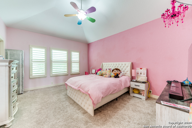 Listing photo id 18 for 714 Ruidosa Downs