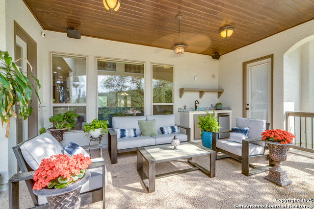 Listing photo id 29 for 714 Ruidosa Downs