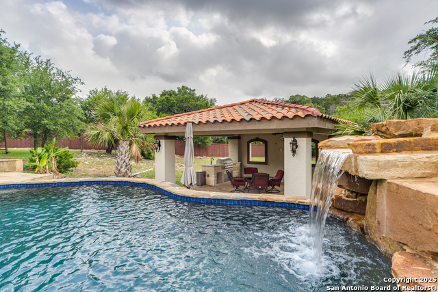 Listing photo id 33 for 714 Ruidosa Downs