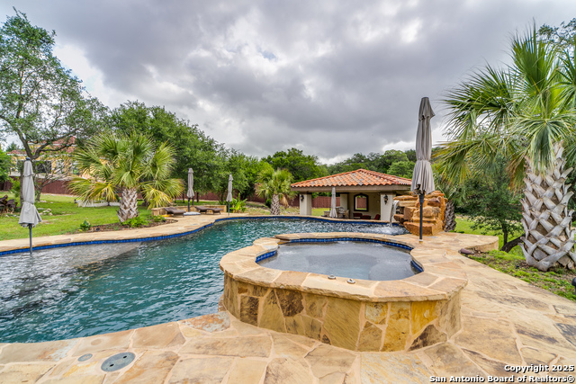 Listing photo id 35 for 714 Ruidosa Downs