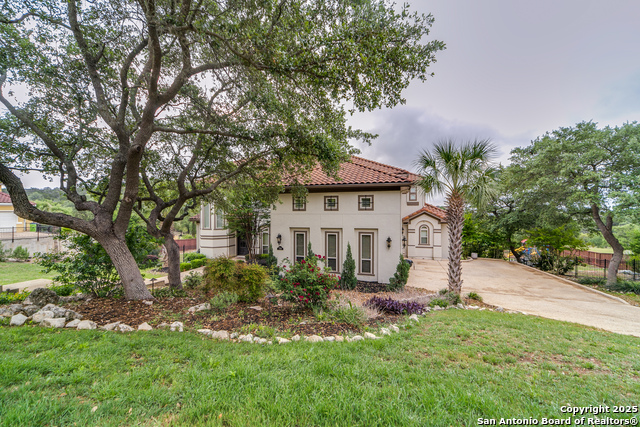 Listing photo id 2 for 714 Ruidosa Downs