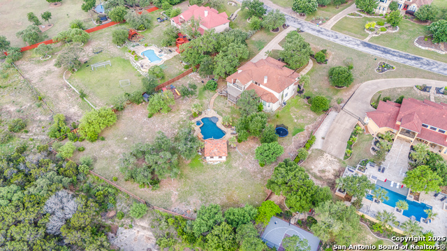 Listing photo id 39 for 714 Ruidosa Downs