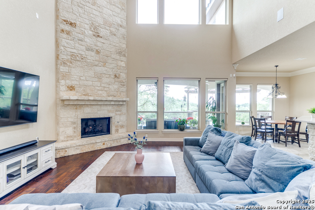 Listing photo id 5 for 714 Ruidosa Downs
