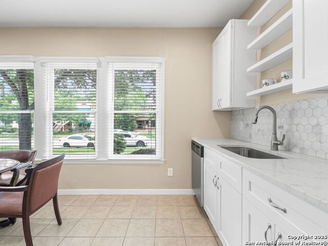 Listing photo id 11 for 928 Huisache W
