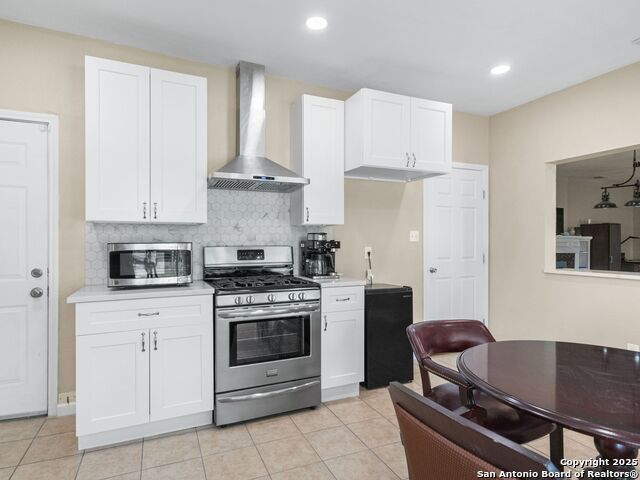 Listing photo id 12 for 928 Huisache W