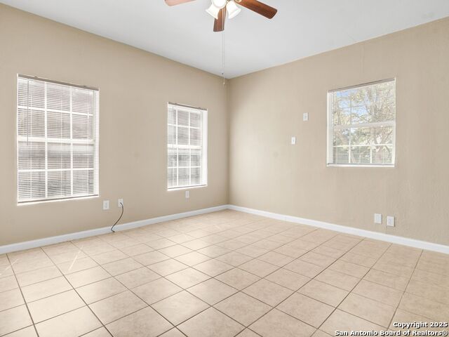 Listing photo id 19 for 928 Huisache W