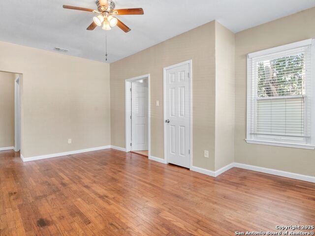 Listing photo id 23 for 928 Huisache W