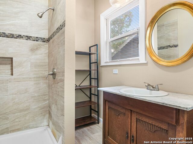 Listing photo id 24 for 928 Huisache W