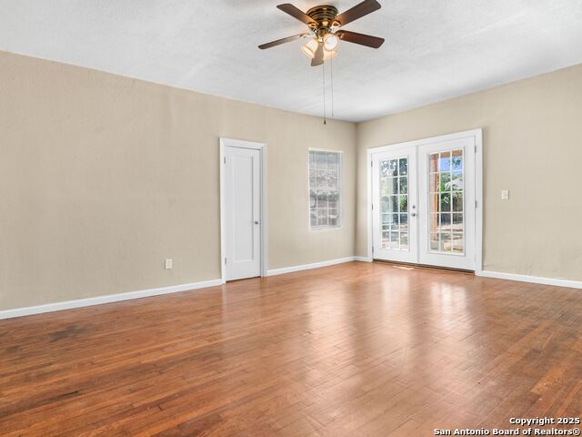 Listing photo id 25 for 928 Huisache W