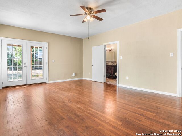 Listing photo id 26 for 928 Huisache W