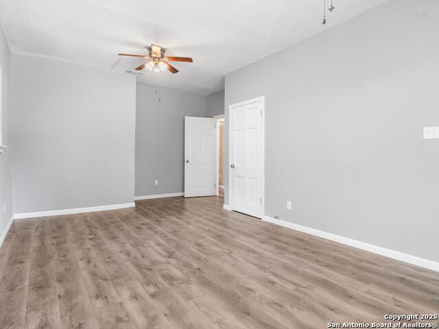Listing photo id 27 for 928 Huisache W