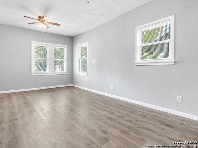 Listing photo id 28 for 928 Huisache W