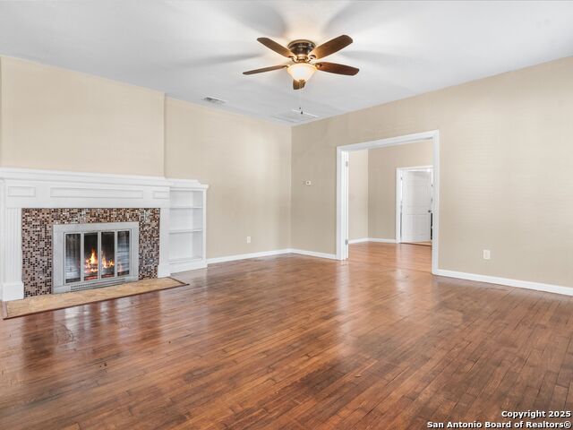 Listing photo id 4 for 928 Huisache W