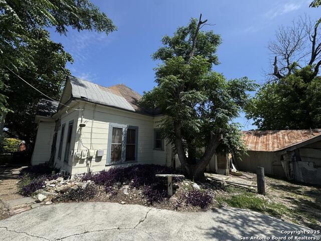 Listing photo id 2 for 104 Harlan E