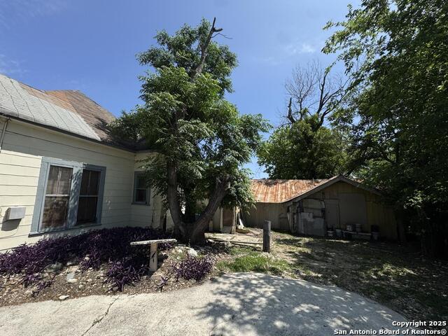 Listing photo id 3 for 104 Harlan E