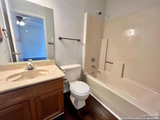 Image 11 of 16 For 4545 Hoeneke St  103