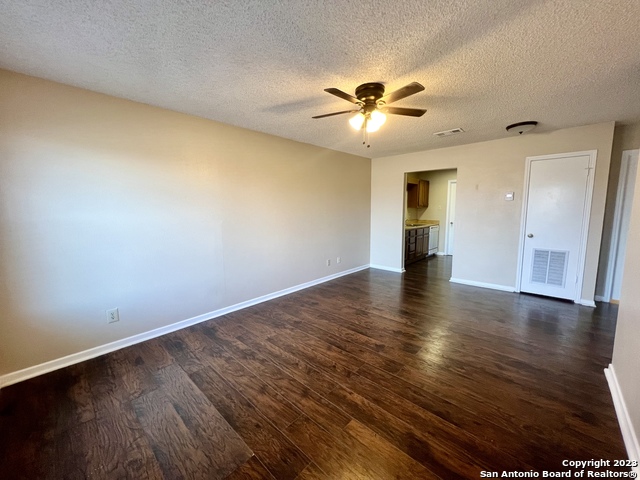 Image 3 of 16 For 4545 Hoeneke St  103