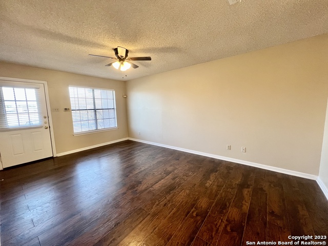 Image 4 of 16 For 4545 Hoeneke St  103