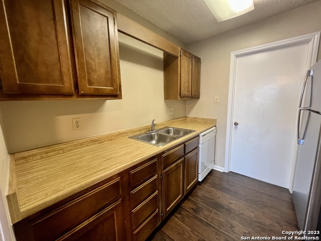 Image 5 of 16 For 4545 Hoeneke St  103