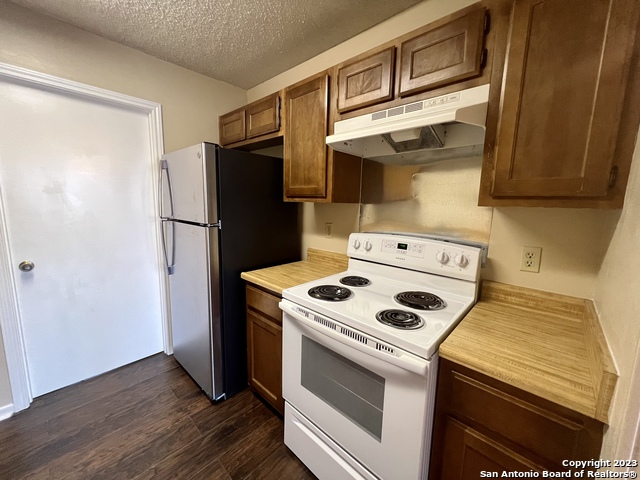 Image 7 of 16 For 4545 Hoeneke St  103