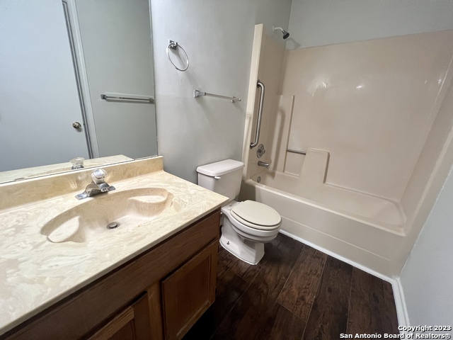 Image 9 of 16 For 4545 Hoeneke St  103
