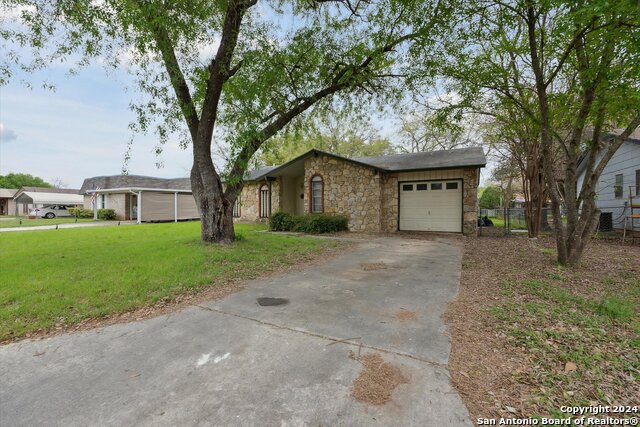 Image 3 of 31 For 312 Lori Lynn Dr