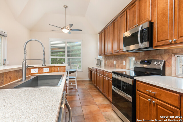 Image 12 of 28 For 148 Green Brook
