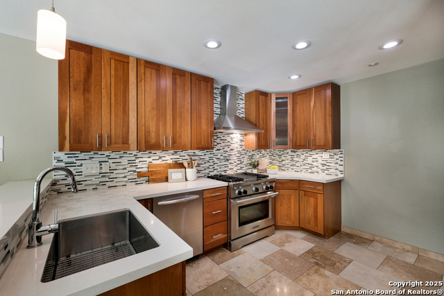 Listing photo id 9 for 11105 Vance Jackson