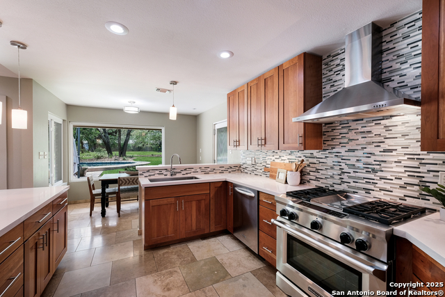 Listing photo id 11 for 11105 Vance Jackson