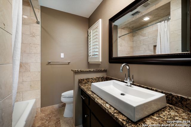 Listing photo id 15 for 11105 Vance Jackson