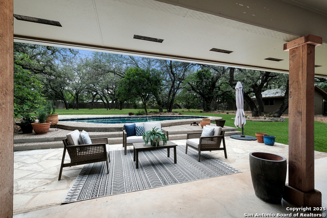 Listing photo id 19 for 11105 Vance Jackson