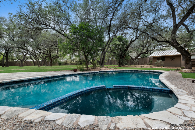 Listing photo id 20 for 11105 Vance Jackson