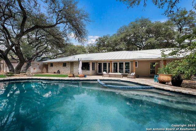 Listing photo id 1 for 11105 Vance Jackson