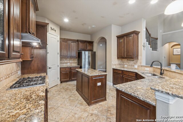 Image 11 of 59 For 524 Grove Bend