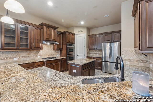 Image 12 of 59 For 524 Grove Bend