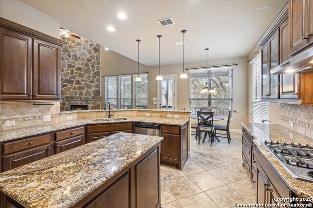 Image 15 of 59 For 524 Grove Bend