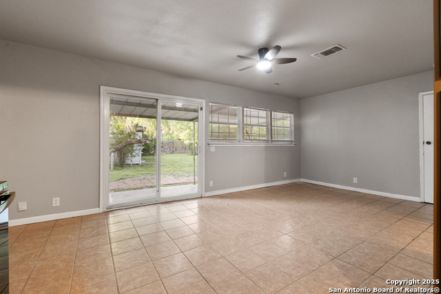 Listing photo id 9 for 1039 Alexander Hamilton
