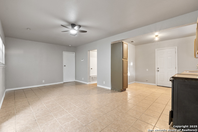Listing photo id 10 for 1039 Alexander Hamilton